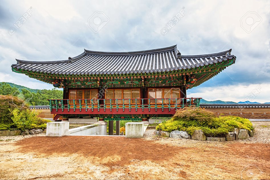 36848885-Traditional-korean-architecture-old-building-or-monks-temple-in-South-Korea-at-autumn-Stock-Photo.jpg