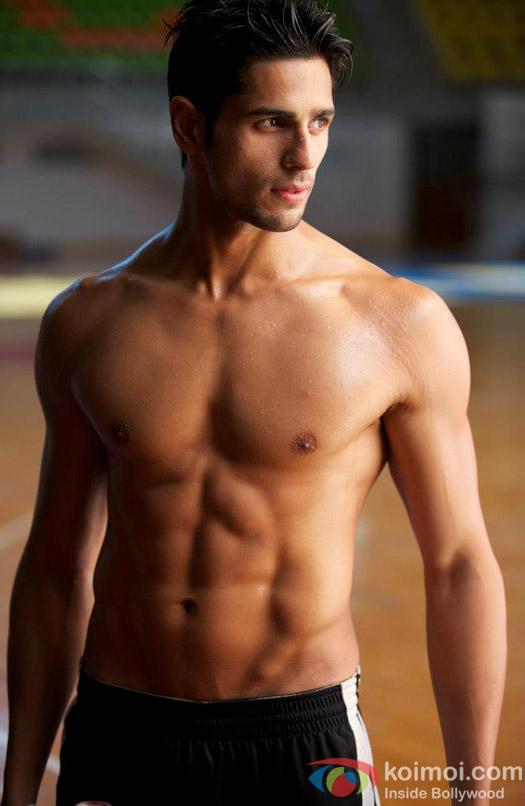 Sidharth-Malhotra-flaunts-his-toned-body.jpg