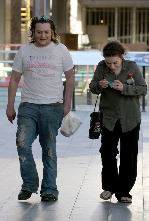 Edward-looked-a-little-worse-for-wear-as-he-sauntered-around-a-shopping-centre-692313.jpg
