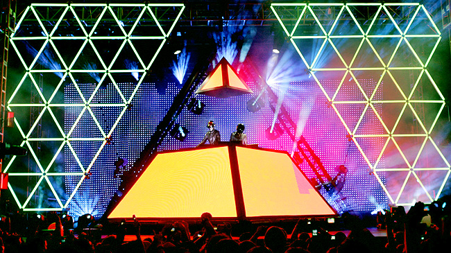 Daft-Punk-The-Pyramid.jpg