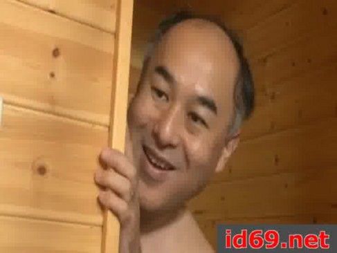 머 하는지 훔쳐봄