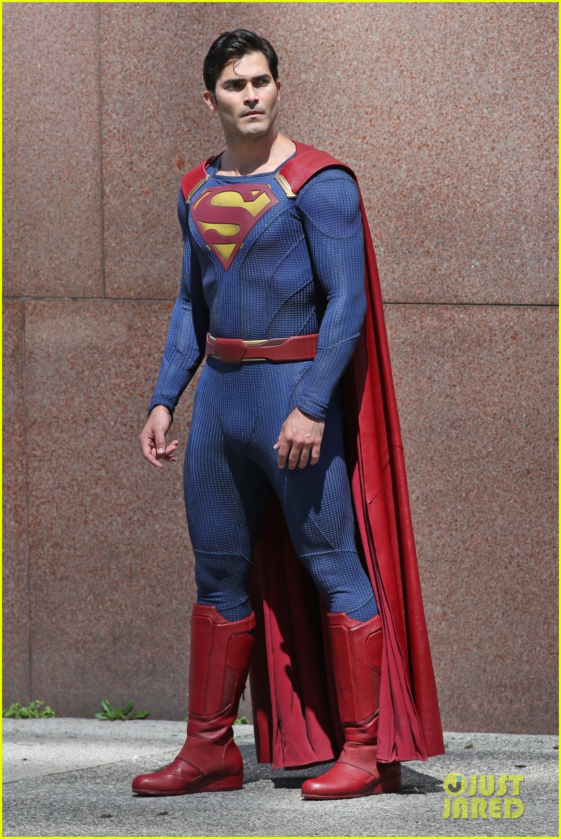 tyler-hoechlin-saves-day-on-supergirl-as-superman-filming-06.jpg