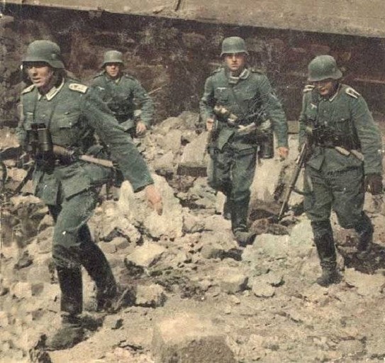 전쟁은 군복이 더 멋진 쪽이 진다는 완벽한 사례_7.jpeg