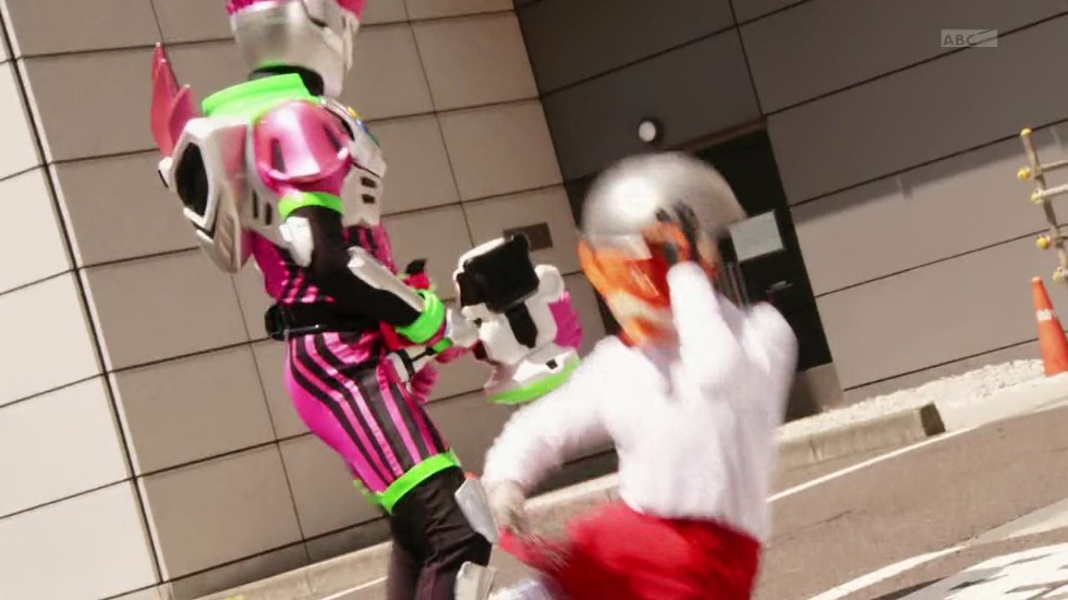 가면라이더 에그제이드 제 1화 I'm a 가면라이더!(스압)_216.jpg