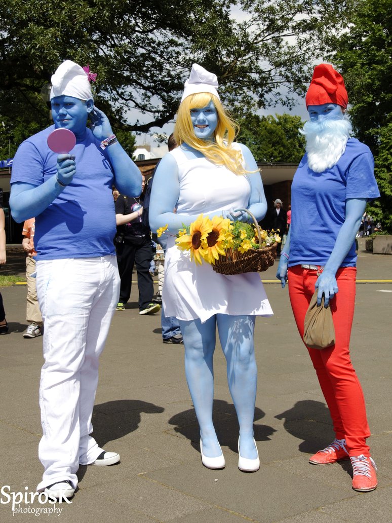 group_smurfs_cosplay_crossplay_too___animagic_2012_by_spirosk_photography-d5y76sw.jpg