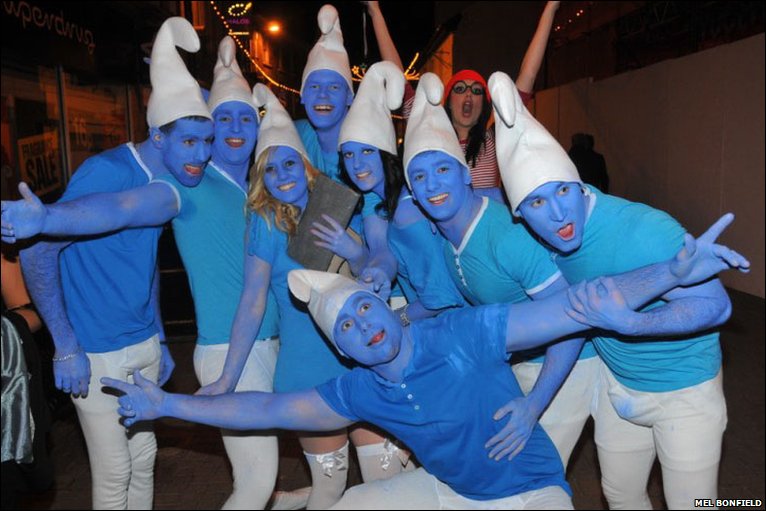 smurf-halloween-costumes-funny-pics-images-photos-pictures-bajiroo-13.jpg