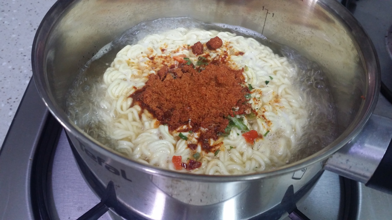 라면에 고추참치를 넣어 먹어봤어요_3.jpg