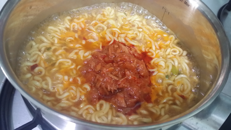 라면에 고추참치를 넣어 먹어봤어요_5.jpg