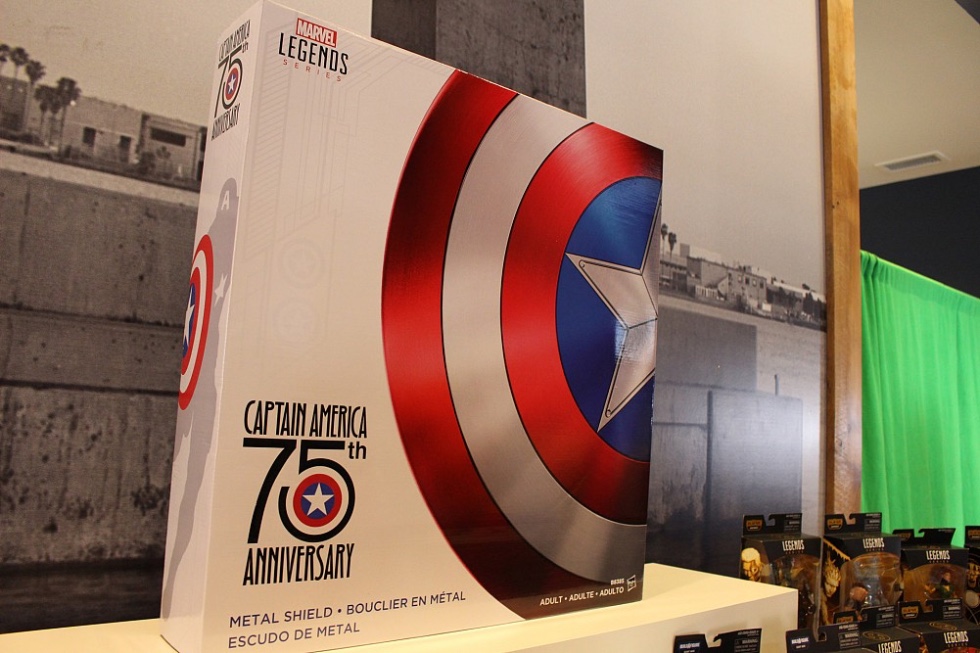 Hasbro-SDCC-2016-Captain-America-Metal-Shield-Box.jpg