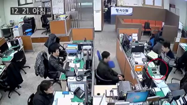 배고픔을 참지못해 노인정 음식을 훔쳐먹은 청년_2.jpg