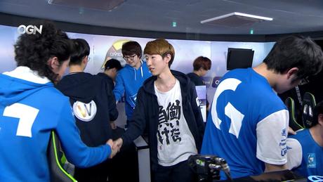 프로 게이머가 된 후타바 안즈_1.jpg