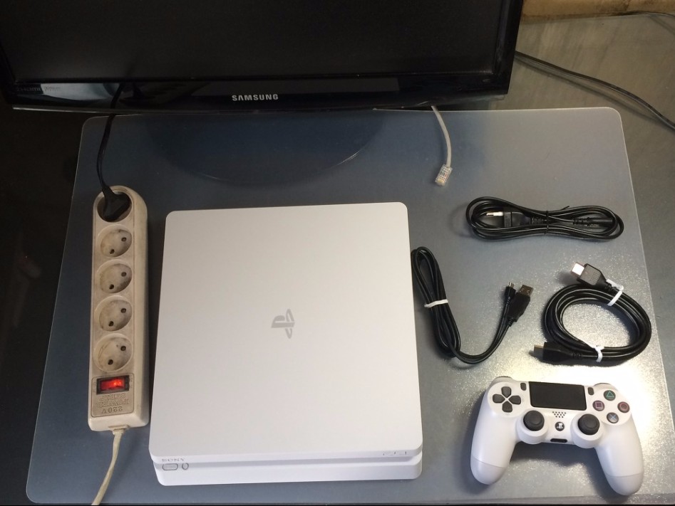 PS4 글레이셔 화이트 컬러 get! 박스뜯기부터 첫 시동까지!!_37.jpg