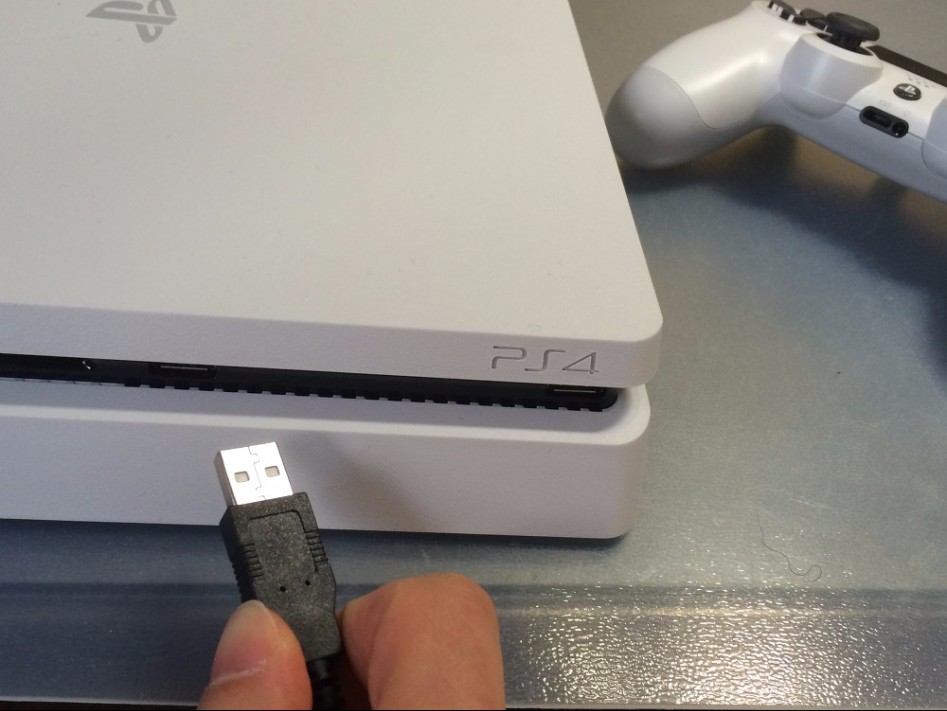 PS4 글레이셔 화이트 컬러 get! 박스뜯기부터 첫 시동까지!!_49.jpg