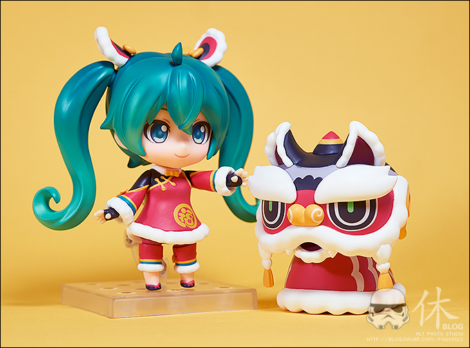 Nendoroid_lion_miku_26.jpg