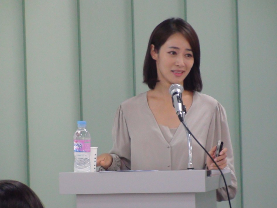 문통이 종이컵 쓴다고 돌려 까던 김주하 여초에서 화형당하고 있음_5.jpg