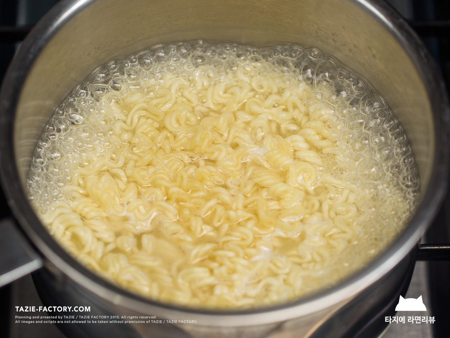 32번째 라면리뷰 : 오뚜기 콩국수라면 - 최초의 콩국수 라면_7.jpg