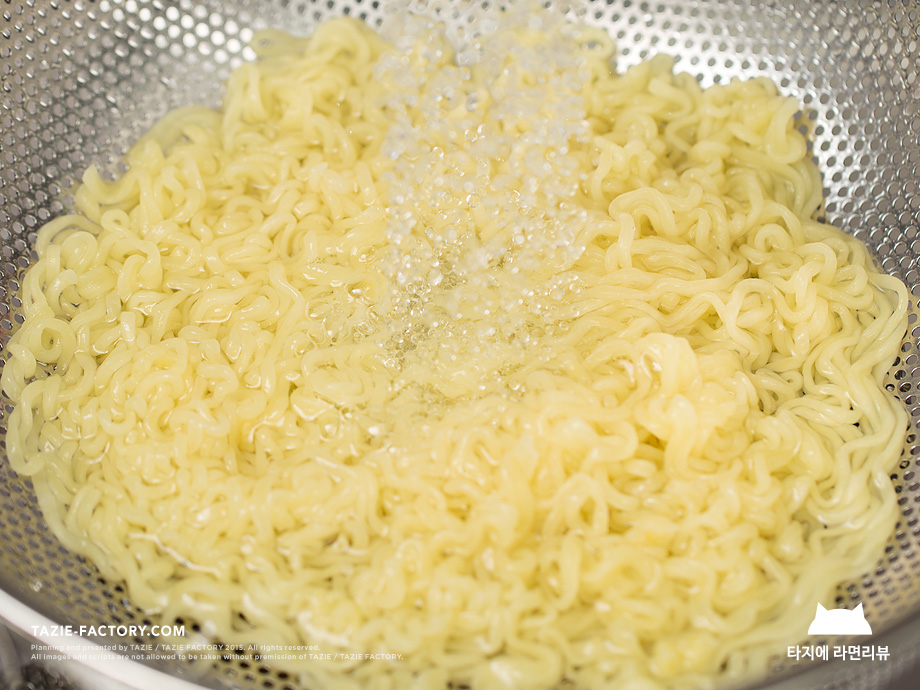 32번째 라면리뷰 : 오뚜기 콩국수라면 - 최초의 콩국수 라면_11.jpg