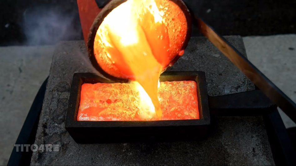 Making 5 Pound Brass Ingot From Bullet Shells - from YouTube.mp4_20170715_214010.093.jpg