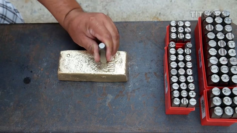 Making 5 Pound Brass Ingot From Bullet Shells - from YouTube.mp4_20170715_214059.921.jpg