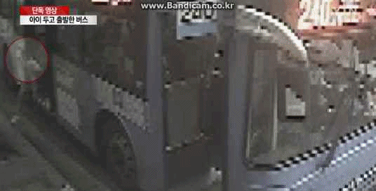 240번 버스에서 내리는 4살짜리 아이_1.png