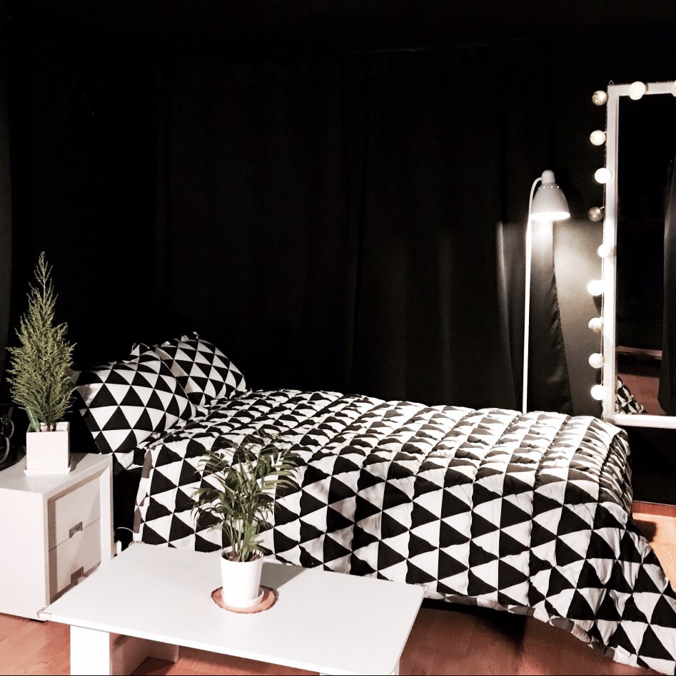 블랙 덕후가 꾸민 암흑의 방_2.jpg