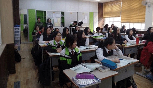 요즘 학교 책상..._5.jpg