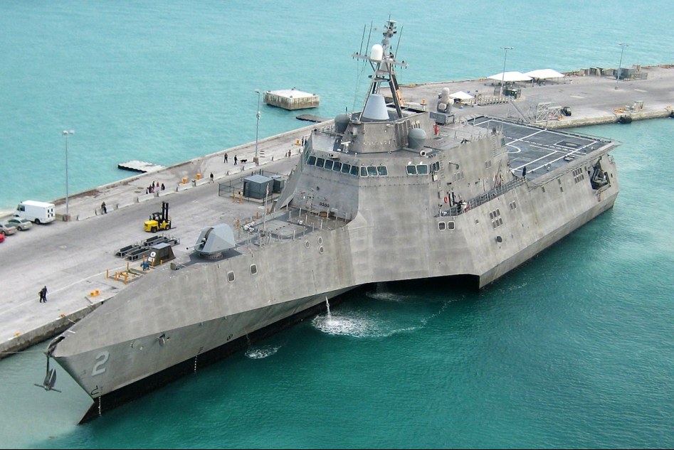 1200px-USS_Independence_(LCS-2)_at_Naval_Air_Station_Key_West_on_29_March_2010_(100329-N-1481K-298).jpg