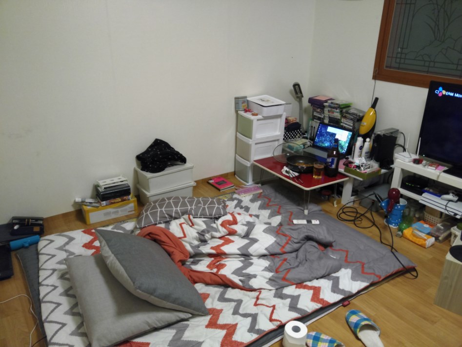 아직 어리숙한 30대의 방_4.jpg