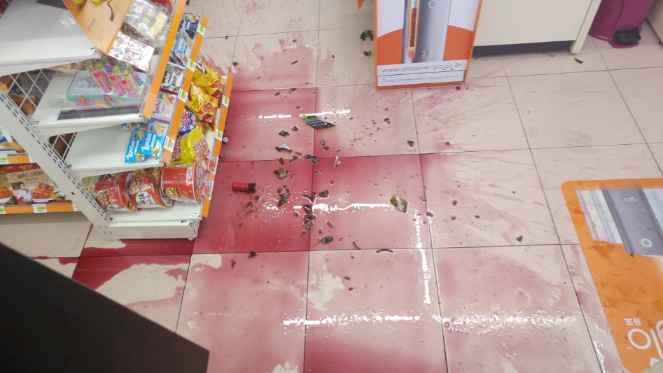 주폭이 편의점 깽판치고 간자리 ㅜㅜ_2.jpg