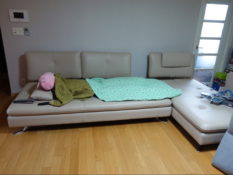 거실과 86인치 TV의 조합입니다._10.jpg