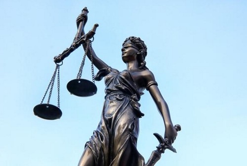 틈새를 타 우리나라 법원이 개판인 이유.ssul_1.jpg