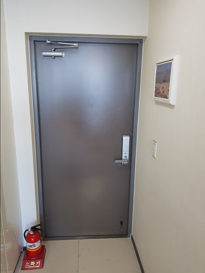 아내와 함께 준비한 사무실_2.jpg