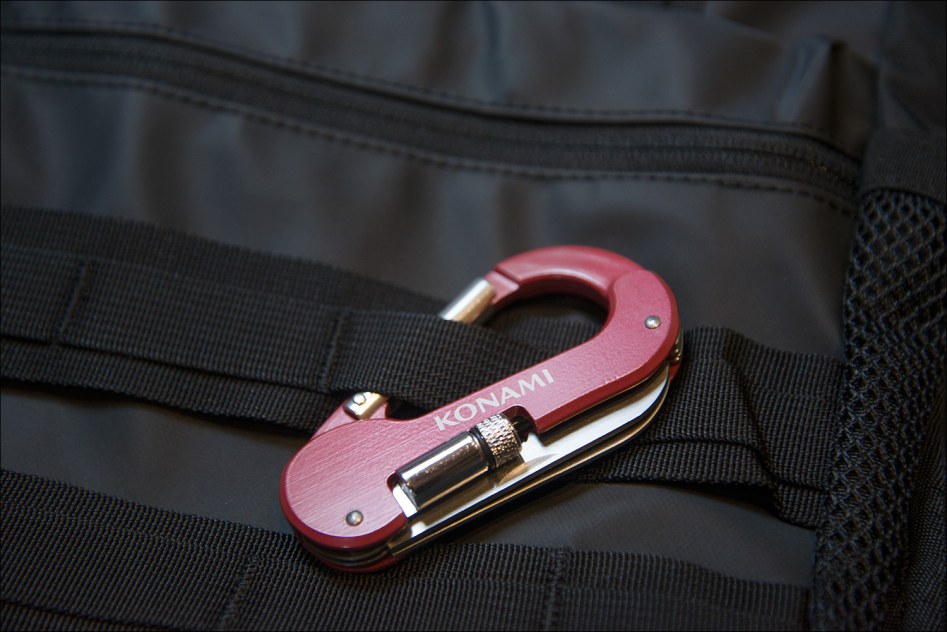 Metal-Gear-Survive-Bag-Locking-Carabiner.jpg