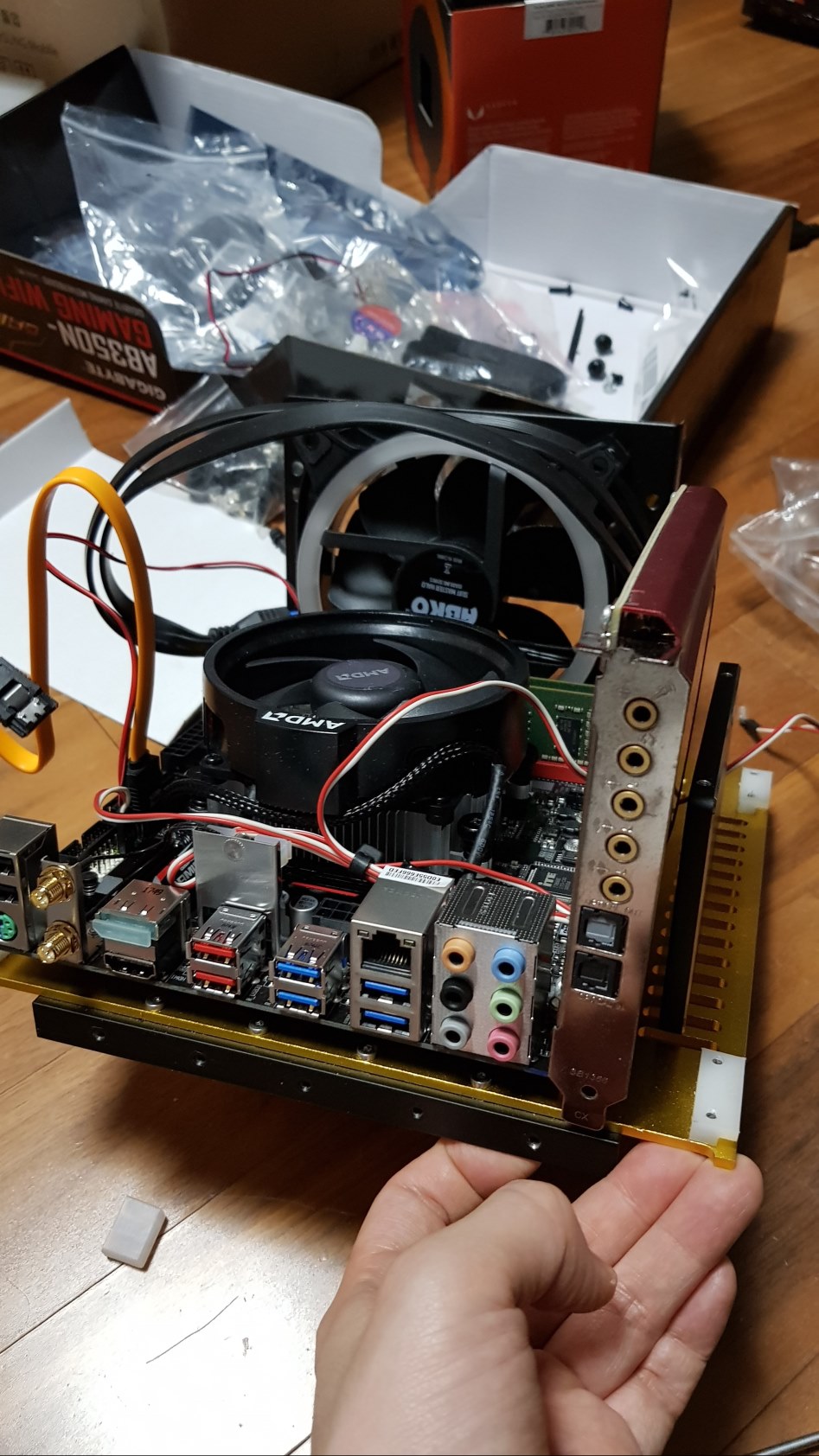 저의 방! 월e pc조립기념 라이젠2200g 및 T VIRUS 메인 구성!_20.jpg