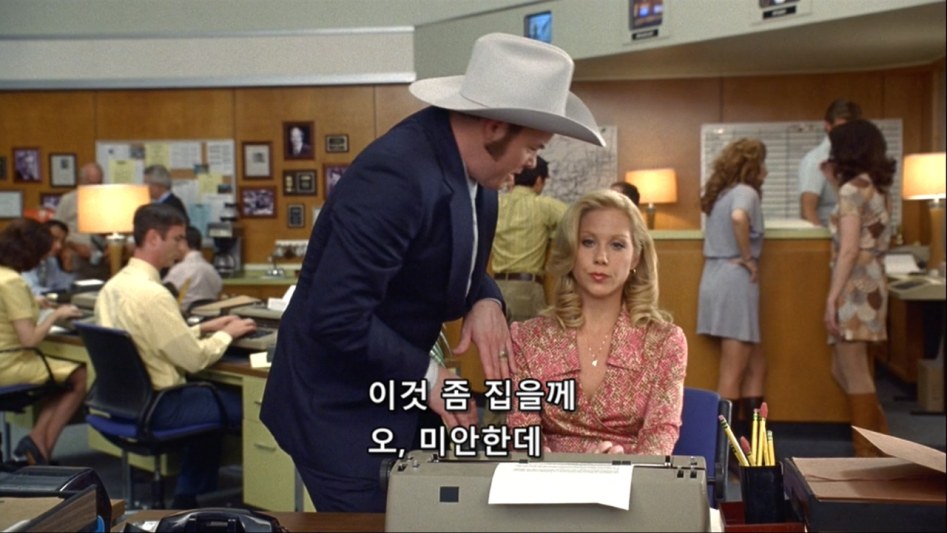 앵커맨 Anchorman.The.Legend.of.Ron.Burgundy.2004.BluRay.720p.X264-MySiLU.mkv_20180424_152306.005.jpg