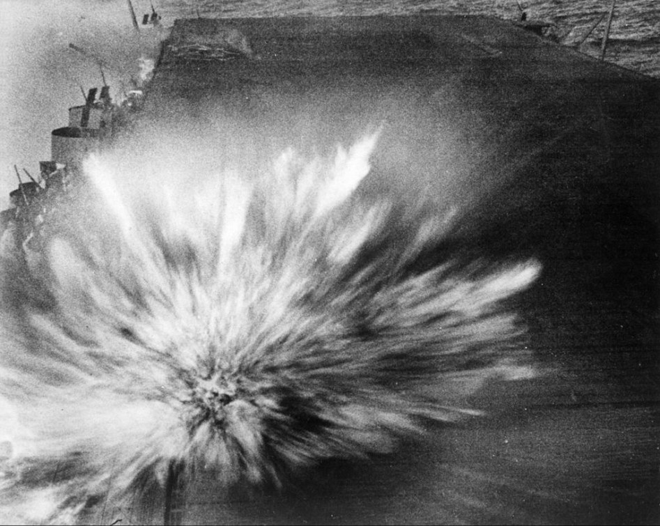 Japanese_bomb_hits_USS_Enterprise_(CV-6)_flight_deck_during_Battle_of_the_Eastern_Solomons,_24_August_1942_(80-G-17489).jpg
