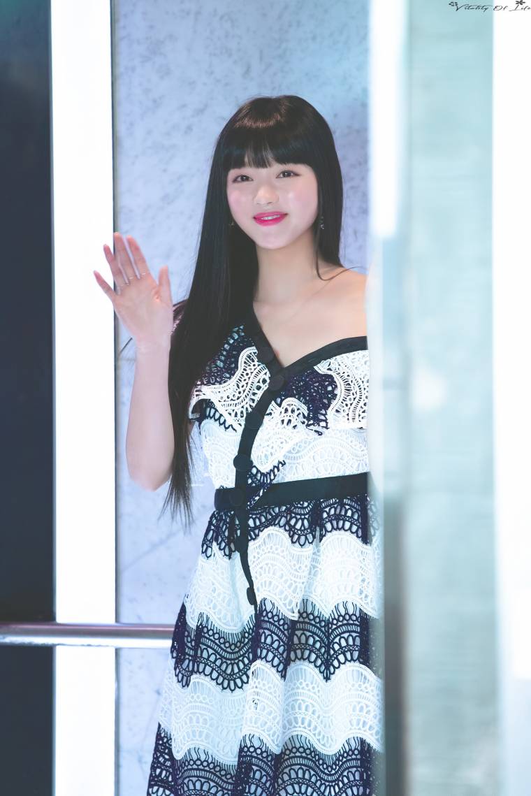 오마이걸 유아 _ 20180525 식량일기 제작발표회 03.jpg