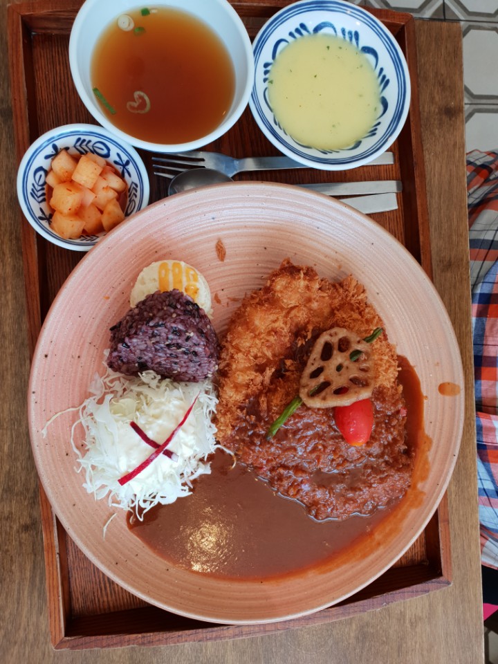 8시간을 운전해서 인생돈가스 먹고 왔습니다 대전은 덤