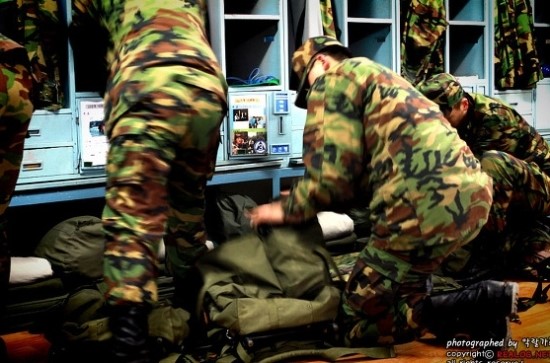 군대 간다는 애들 조롱 좀 그만해_2.jpg