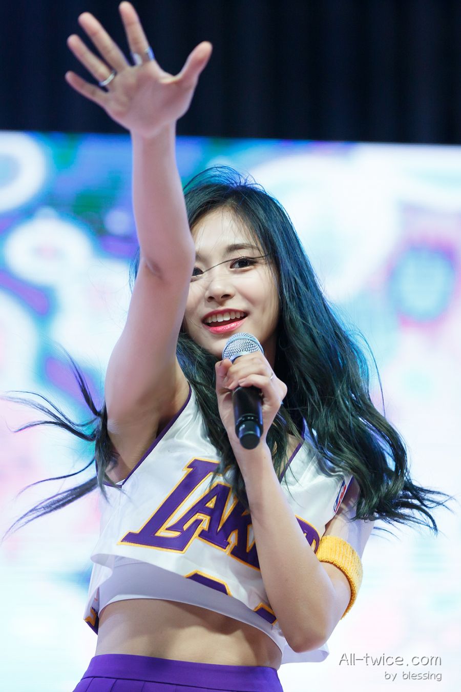 트와이스 쯔위 레전드짤 양산했던 대학교 축제.jpg_2.jpg