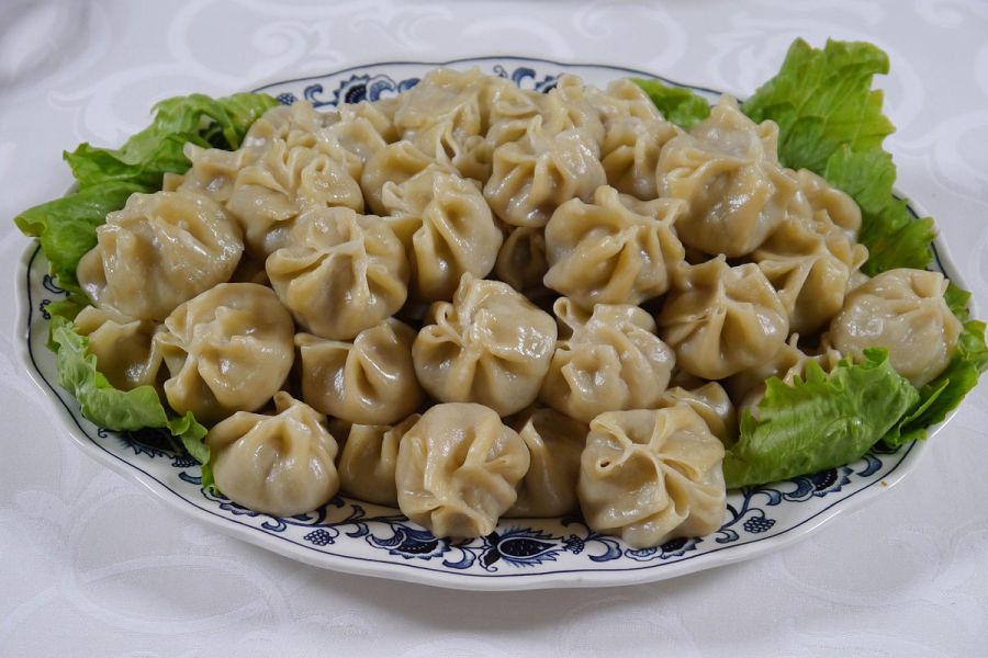 1200px-Mongolian_buuz.jpg