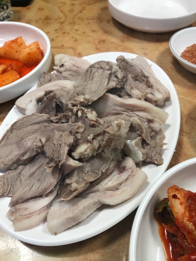 시장 술국 머릿고기 수육