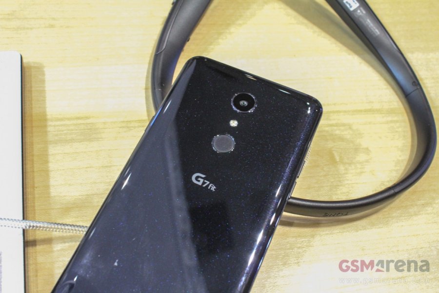 LG Q9 실기 사진_2.jpg