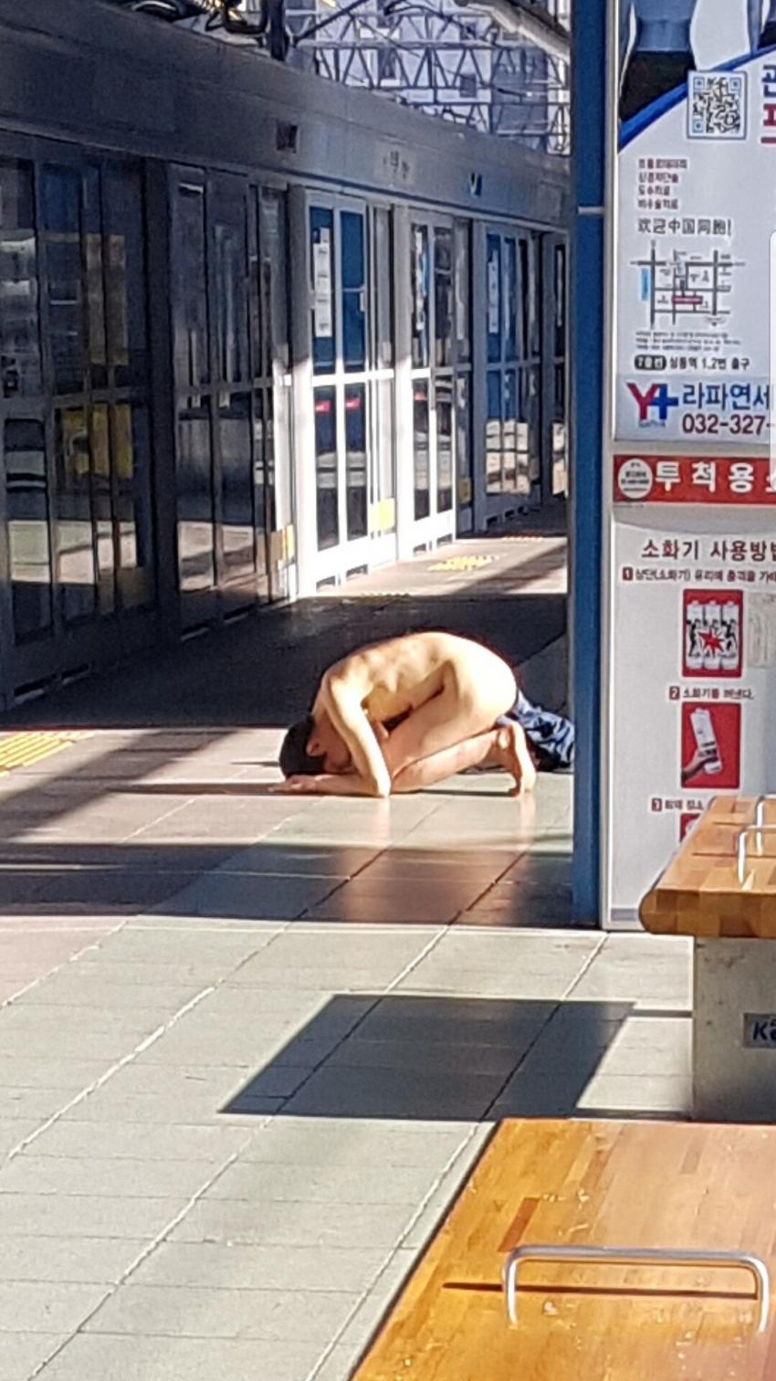 신도림역에서 알몸 도게자 | (백업)유머 게시판(2018-2020) | RULIWEB