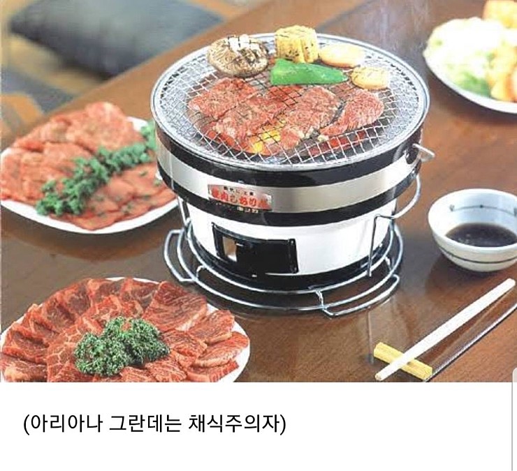 타투를 잘못 새긴 아리아나 그란데_3.jpg