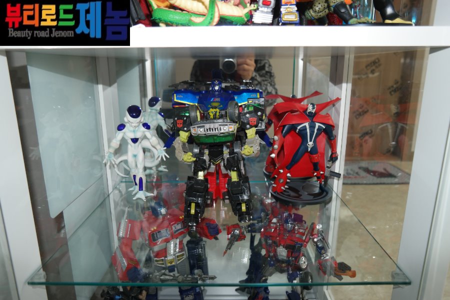 게이밍 전용룸 외관 인테리어 위해서 피규어 장식장 거치 해봣습니다 데이터 주의_7.jpg