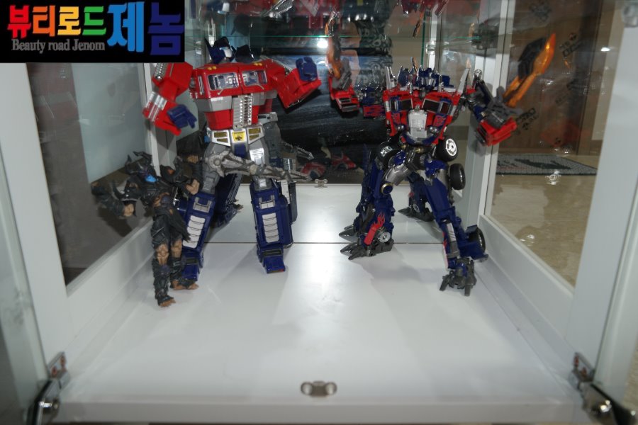 게이밍 전용룸 외관 인테리어 위해서 피규어 장식장 거치 해봣습니다 데이터 주의_8.jpg