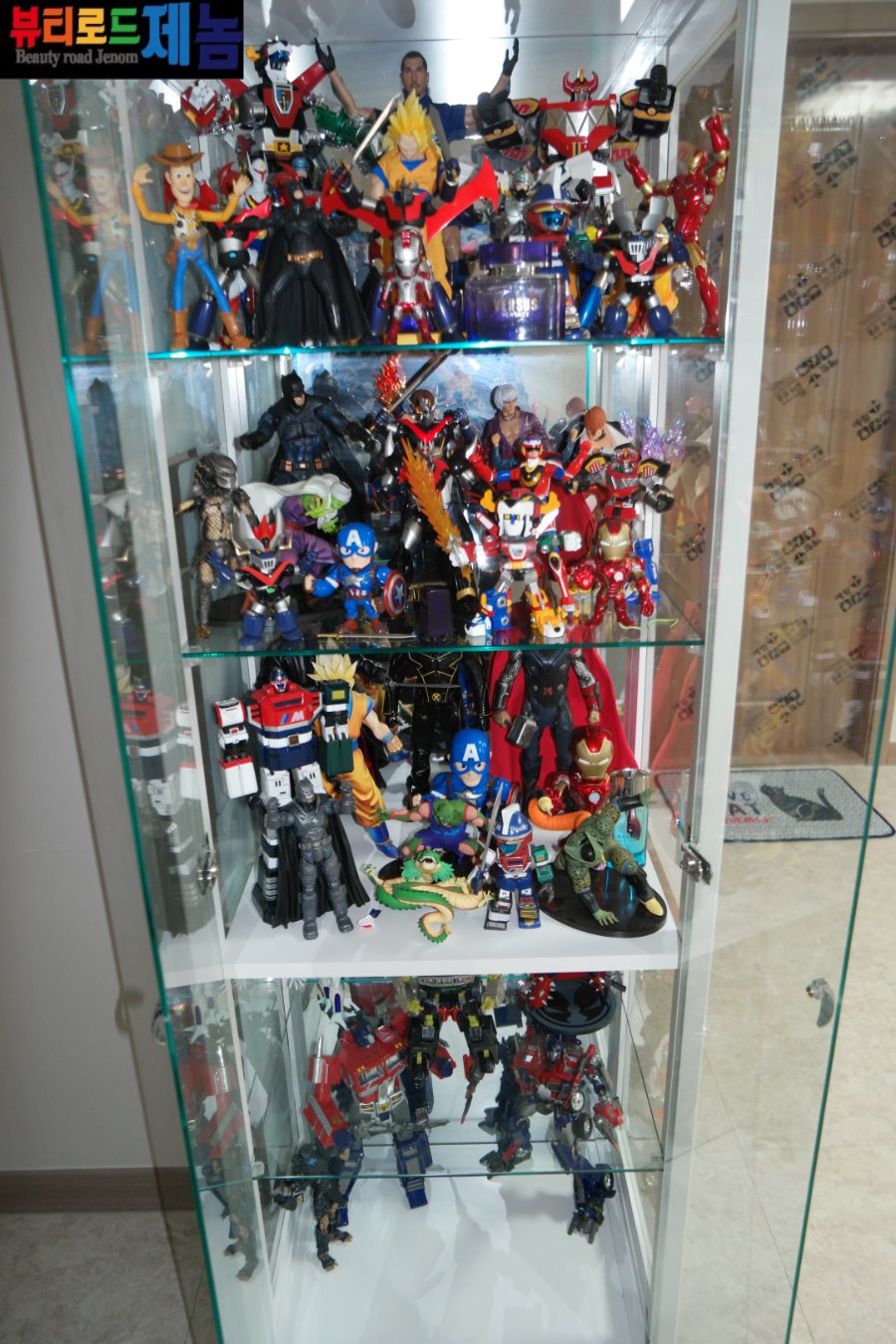 게이밍 전용룸 외관 인테리어 위해서 피규어 장식장 거치 해봣습니다 데이터 주의_9.jpg