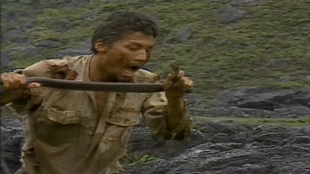 한국 드라마에서 배우가 실제로 뱀을 생으로 뜯어먹었던 장면.jpg_2.jpg