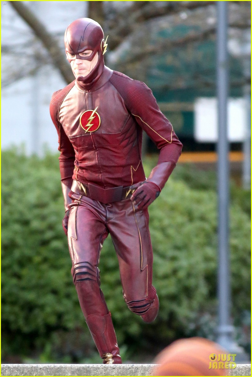 grant-gustin-is-proud-stoked-to-wear-flash-costume-05.jpg